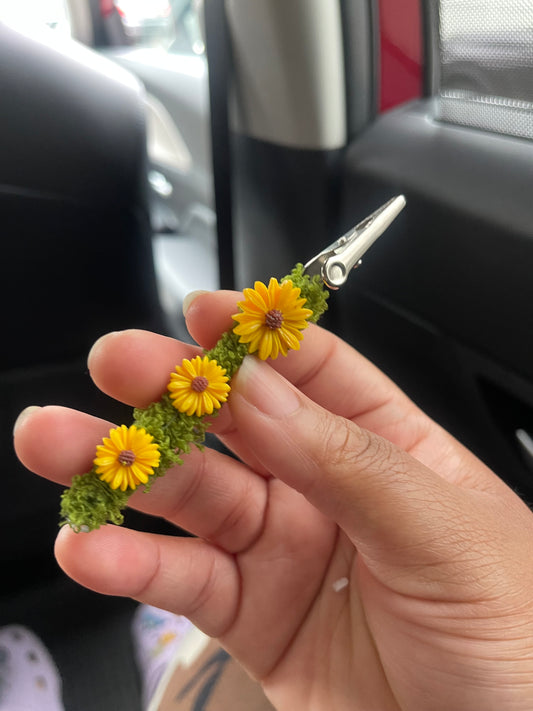 MINI SUNFLOWER ROACH CLIP