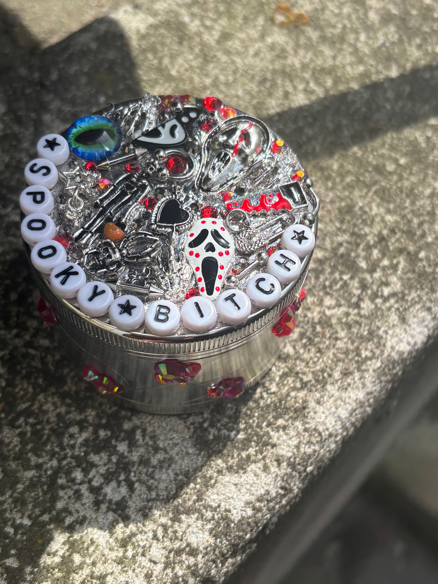 🔪👁️ Spooky B*tch 4-Layer Grinder 👁️🔪