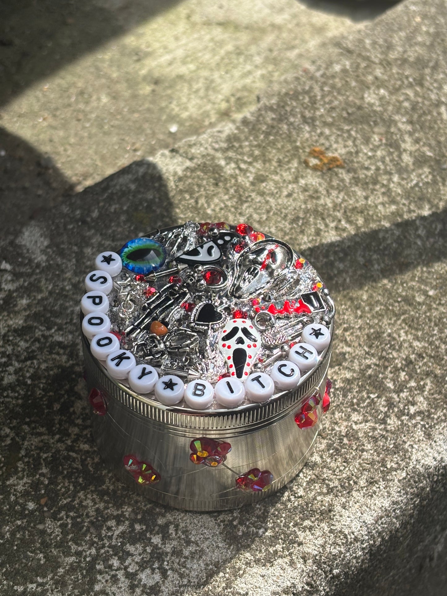 🔪👁️ Spooky B*tch 4-Layer Grinder 👁️🔪