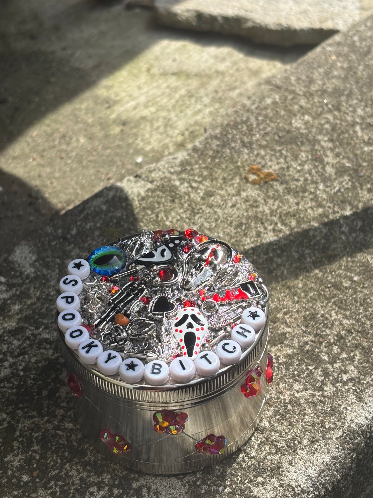 🔪👁️ Spooky B*tch 4-Layer Grinder 👁️🔪